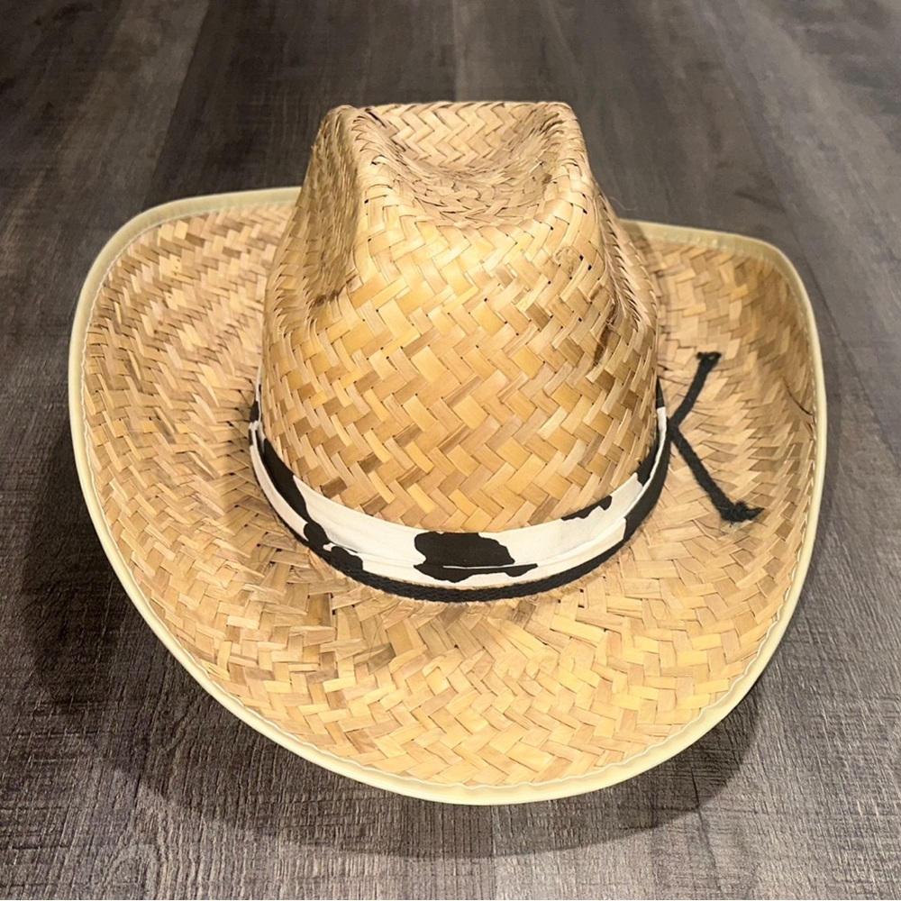 💞 Straw Cowboy Hat with Black and White Cow Print Band